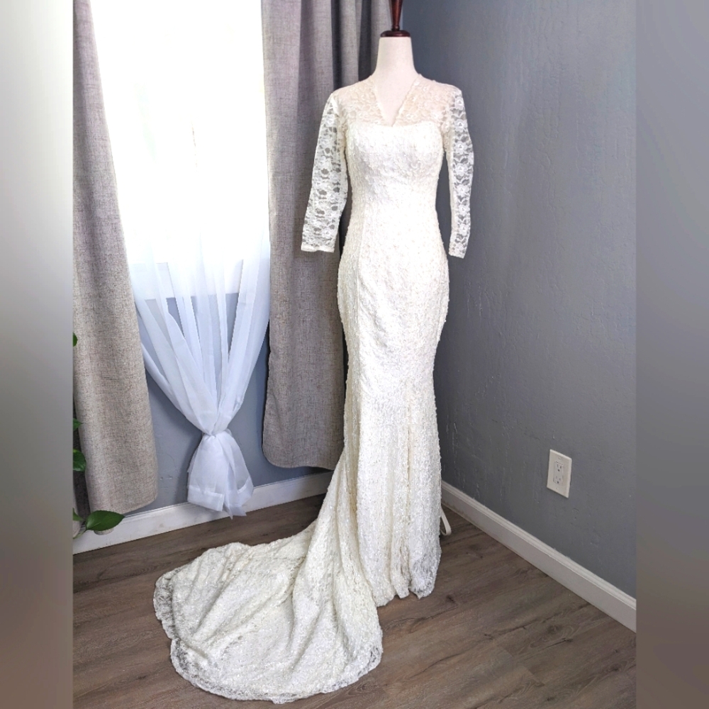 Vintage Trumpet/Mermaid V-Neck Court Train Lace & Beaded Wedding Dress - Picture 2 of 9